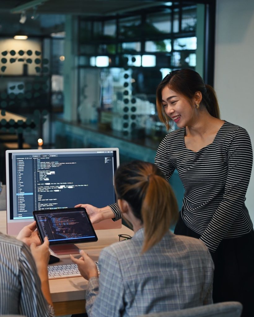 female-project-supervisor-explaining-detail-of-pro-2026-01-06-09-27-56-utc (1) (1)